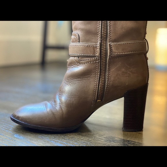 TORY BURCH Excellent Condition! - Picture 15 of 16